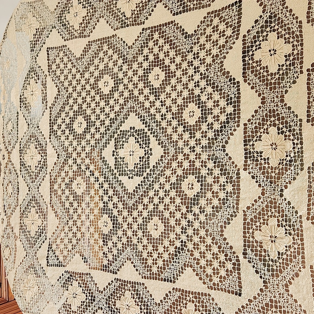 Vintage Lace Square Table Cloth 36 x 36 inches.
